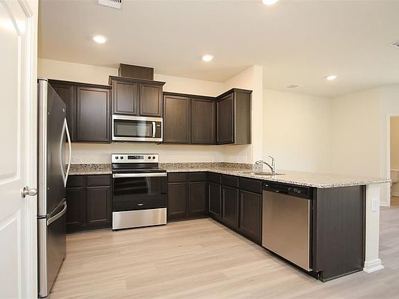 2nd image of 547 Bains St