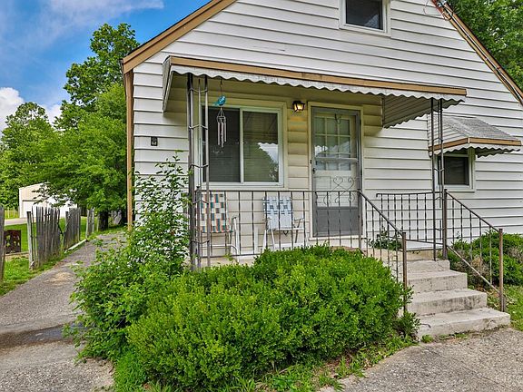 3rd image of 6981 Clovernook Ave