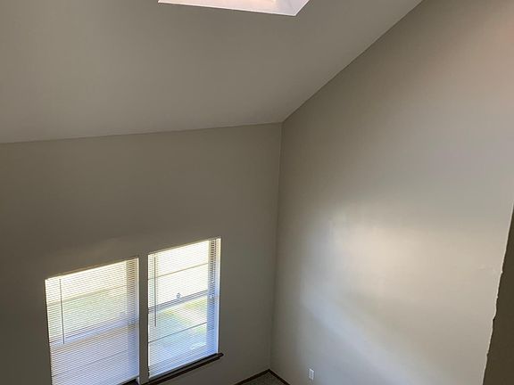 4th image of 9922 Locust St #9922