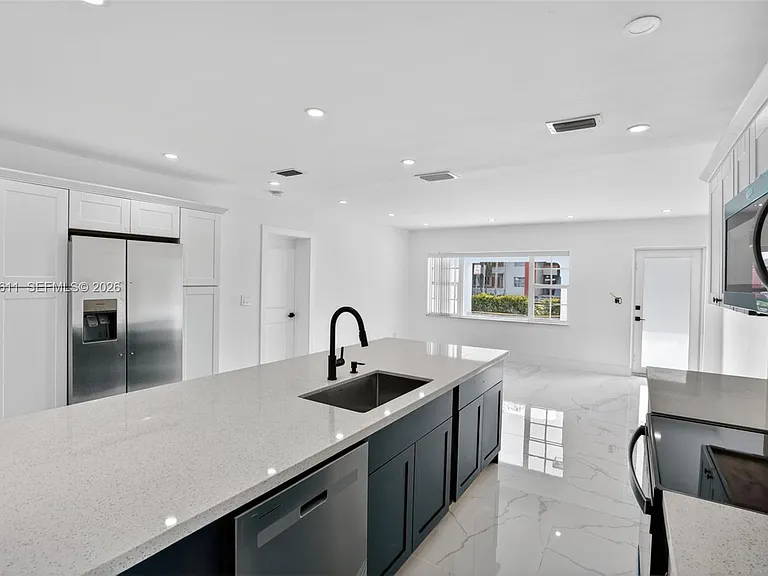 1920 SW 67th Ave — Photo 13