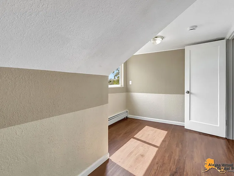 1335 Hyder St — Photo 77