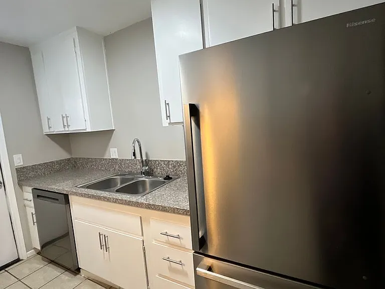 1769 Daly-Grand Apartments — Photo 8
