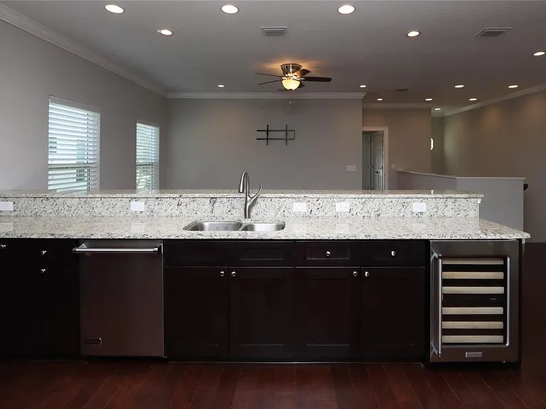 3617 Bay Heights Way — Photo 8