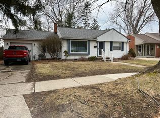 23195 Lilac St, Farmington, MI 48336