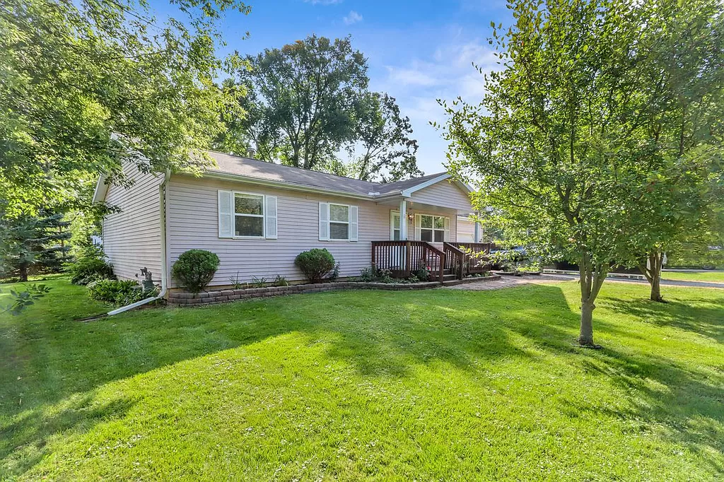 N1398 Daisy Dr, Genoa City, WI 53128 | Zillow
