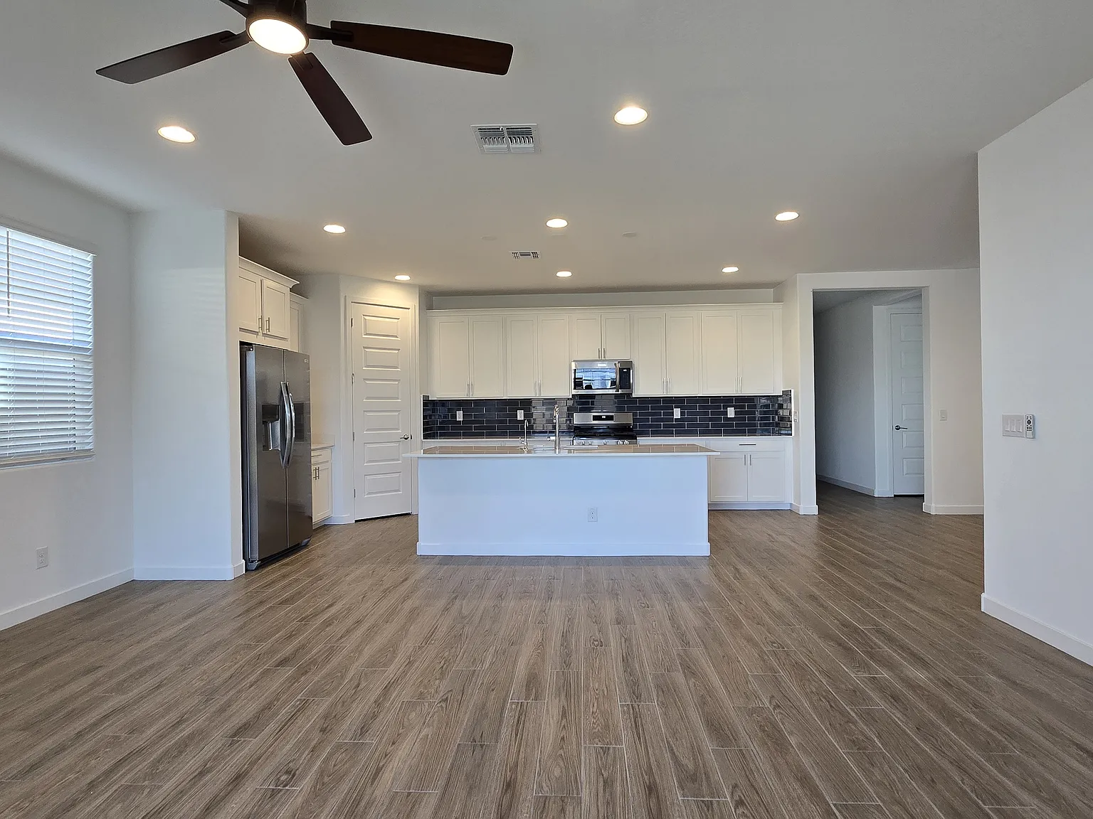 4 bed, 1946 sqft, $2,950 — Photo 4