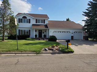 605 15th St NW, Jamestown, ND 58401