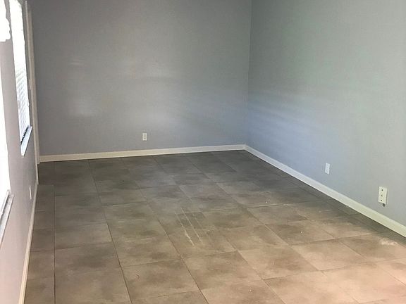 4th image of 2616 NE 14th Ave APT 6