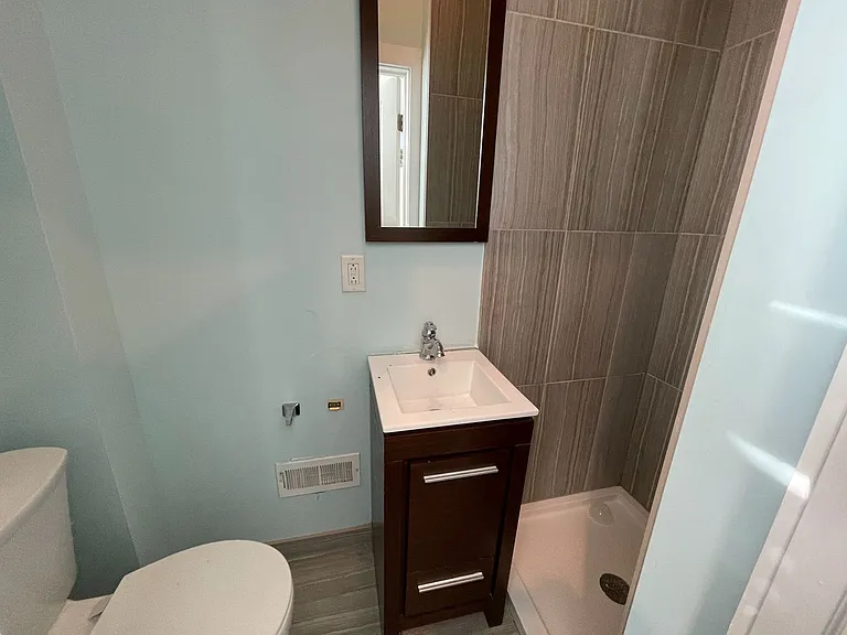1411 W Thompson St — Photo 42