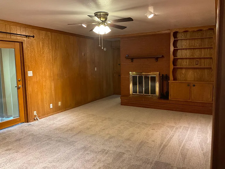 2721 Jefferson St — Photo 14