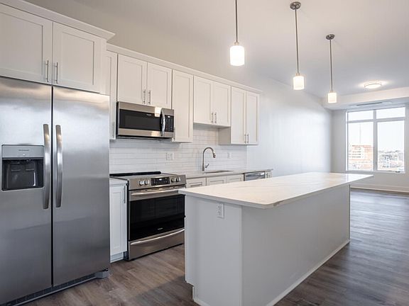 2nd image of 468 W Fountain St #101