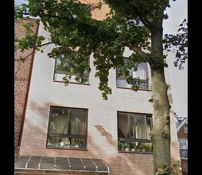 2nd image of 925 59th St #3RL