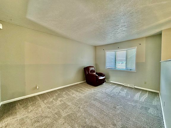 3rd image of 1084 Clubhouse Dr