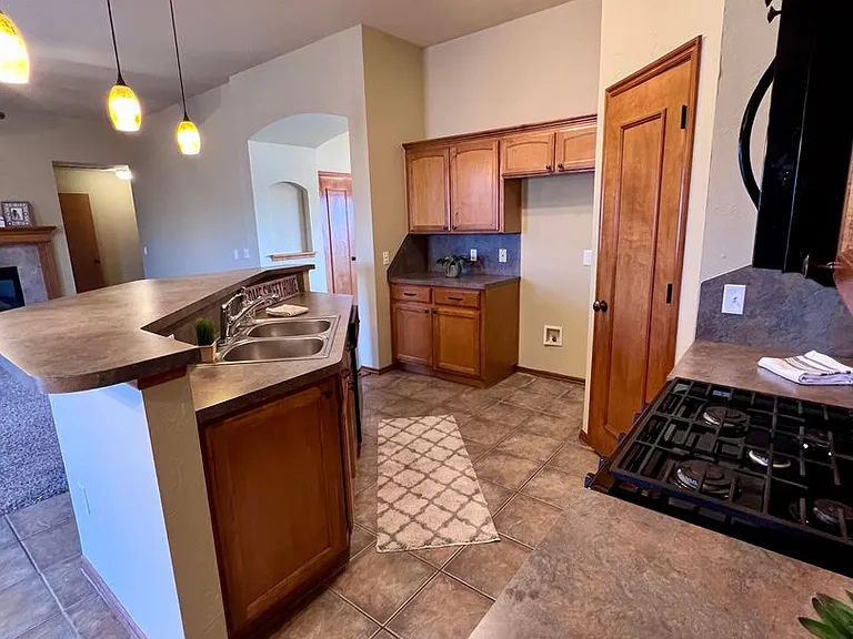 617 Applewood St — Photo 11