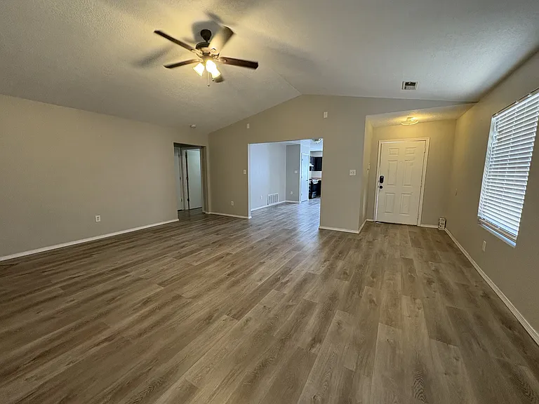 6215 Thais St NW — Photo 13