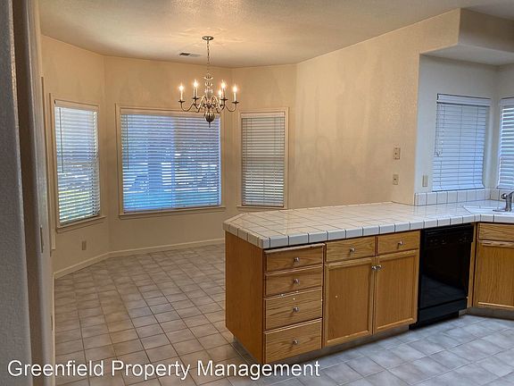 3rd image of 717 Black Oak Way