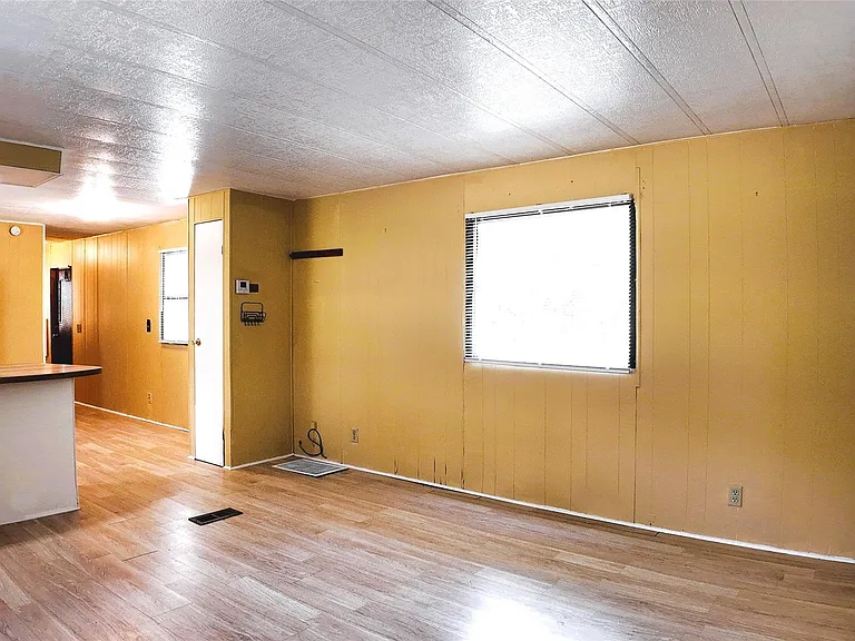 251 Oakdale Dr — Photo 6