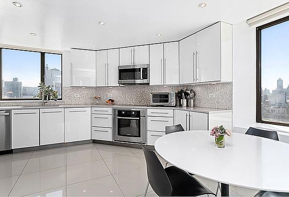5th image of 45 E 80th St APT 21A