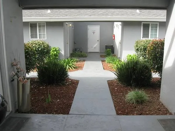 3365 E Fairmont Ave — Photo 3