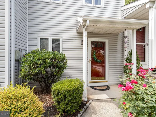 1835 Creek View Dr, New Cumberland, PA 17070