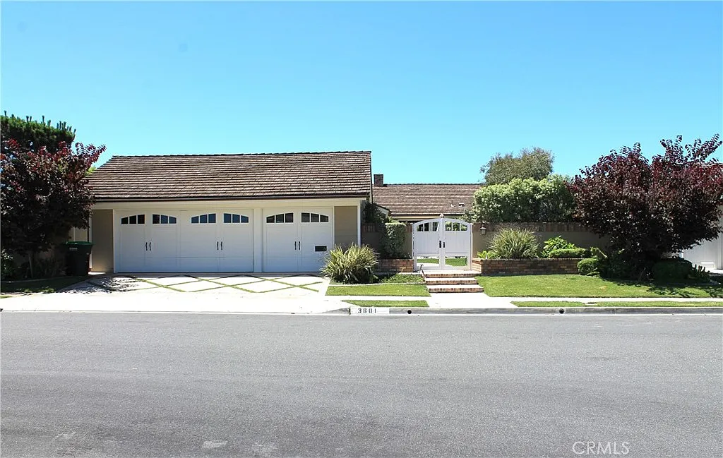 3 bed, 2.5 bath, 2165 sqft, $17,500 — Photo 1