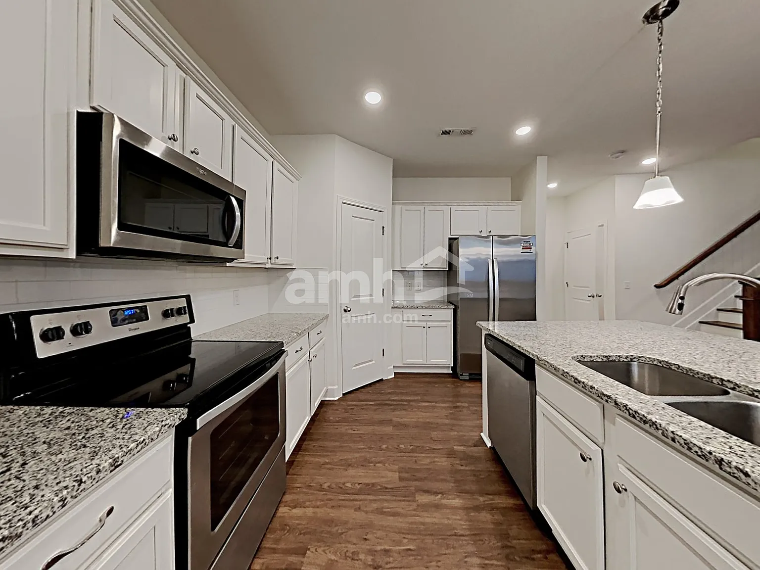3 bed, 2.5 bath, 2022 sqft, $2,380 — Photo 3