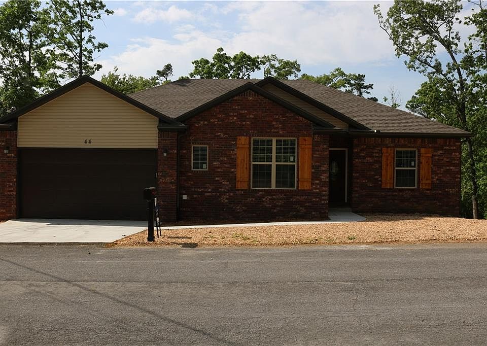 1st image of 44 Lyndhurst Dr