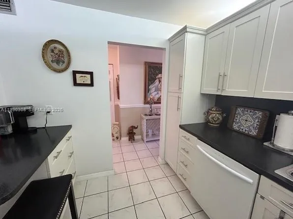 324 SE 10th St APT 207, Dania Beach, FL 33004