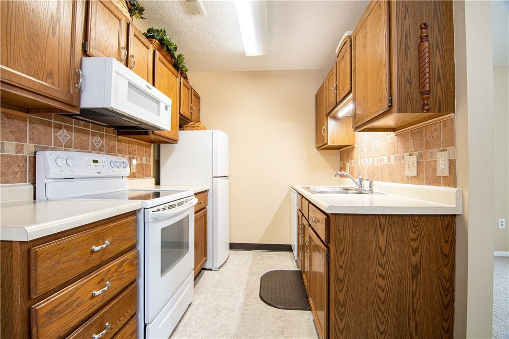 Apartment in Saxonburg, Butler County - View 4