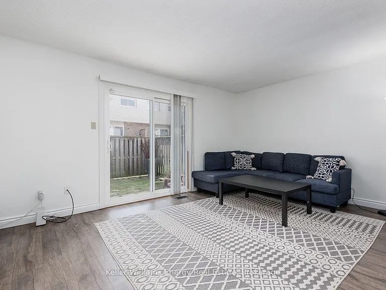 660 Grey St #B — Photo 3