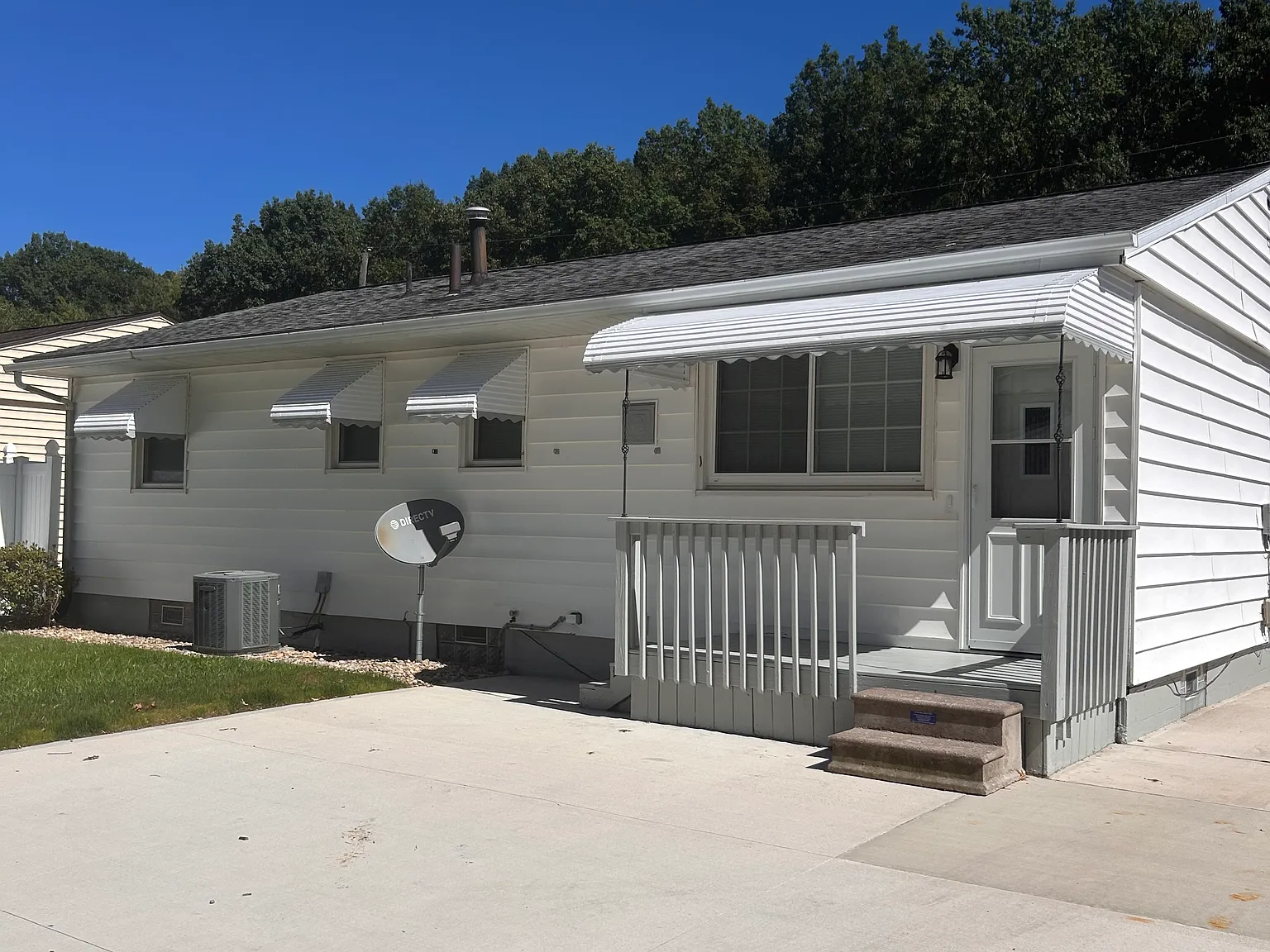 3 bed, 1.5 bath, 1040 sqft, $1,500 — Photo 2
