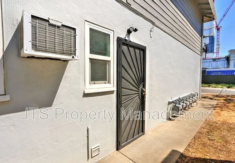 4439 V St #5 — Photo 11