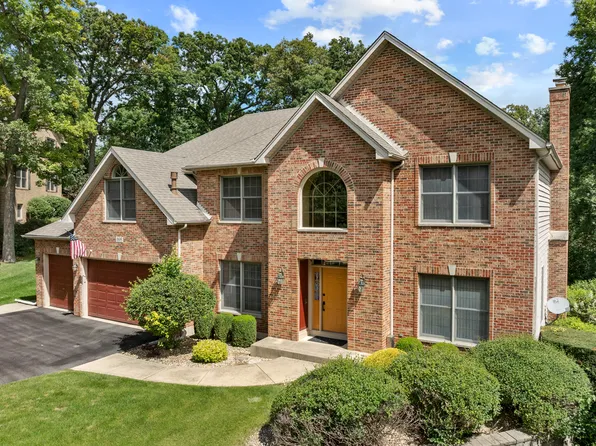 695 Braintree Ln, Bartlett, IL 60103