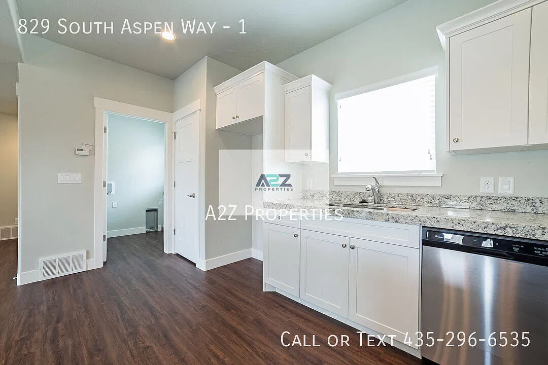 3 bed, 2.5 bath, 2200 sqft, $2,150 — Photo 4