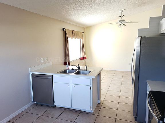 5th image of 2226 Justin Ave