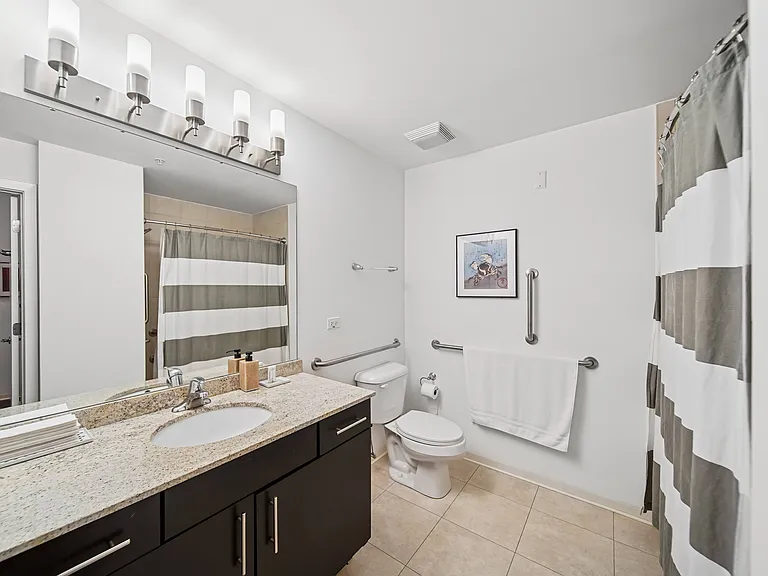 1717 Evanston — Photo 32