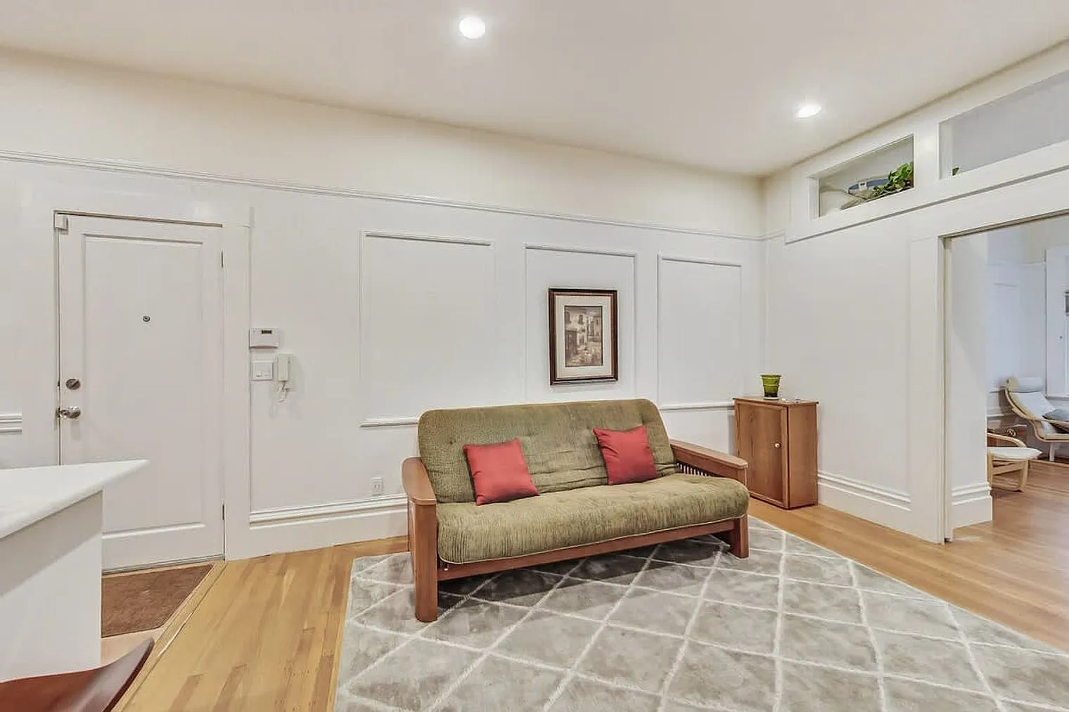 1 bed, 1.0 bath, 947 sqft, $5,690 — Photo 4