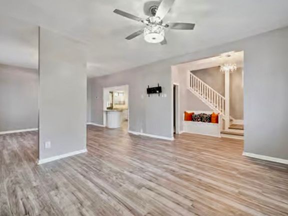 4th image of 1820 Victoria Ave