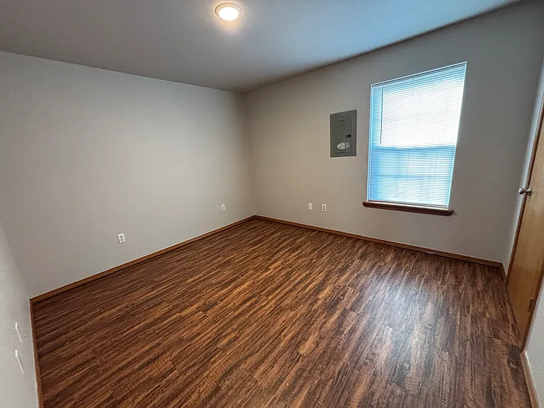 Park Plaza Apartments — Photo 11