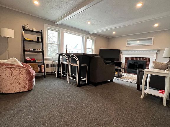 4th image of 15 Surrey St #2