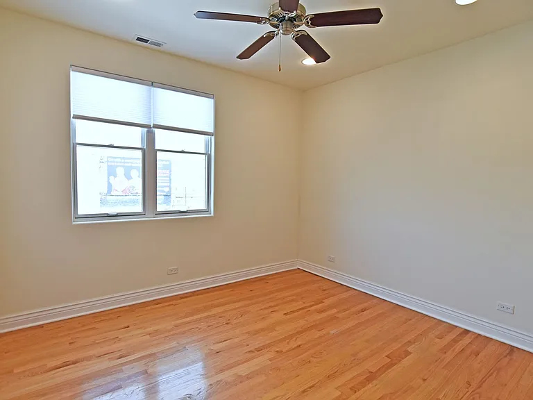 5140 N Clark St — Photo 15