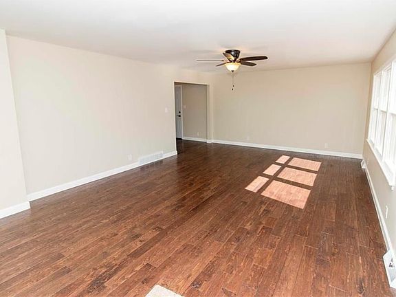 3rd image of 3611 Doniphan Ave