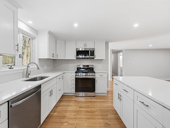 3rd image of 76 Beaverbrook Rd