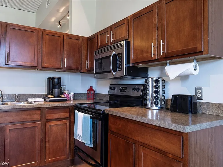 408 W Saint Clair Ave #607 — Photo 8