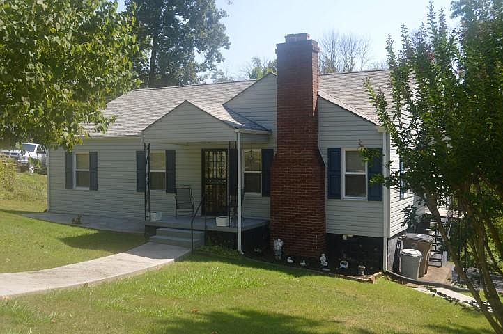 1st image of 202 SE Locust Hill Ln