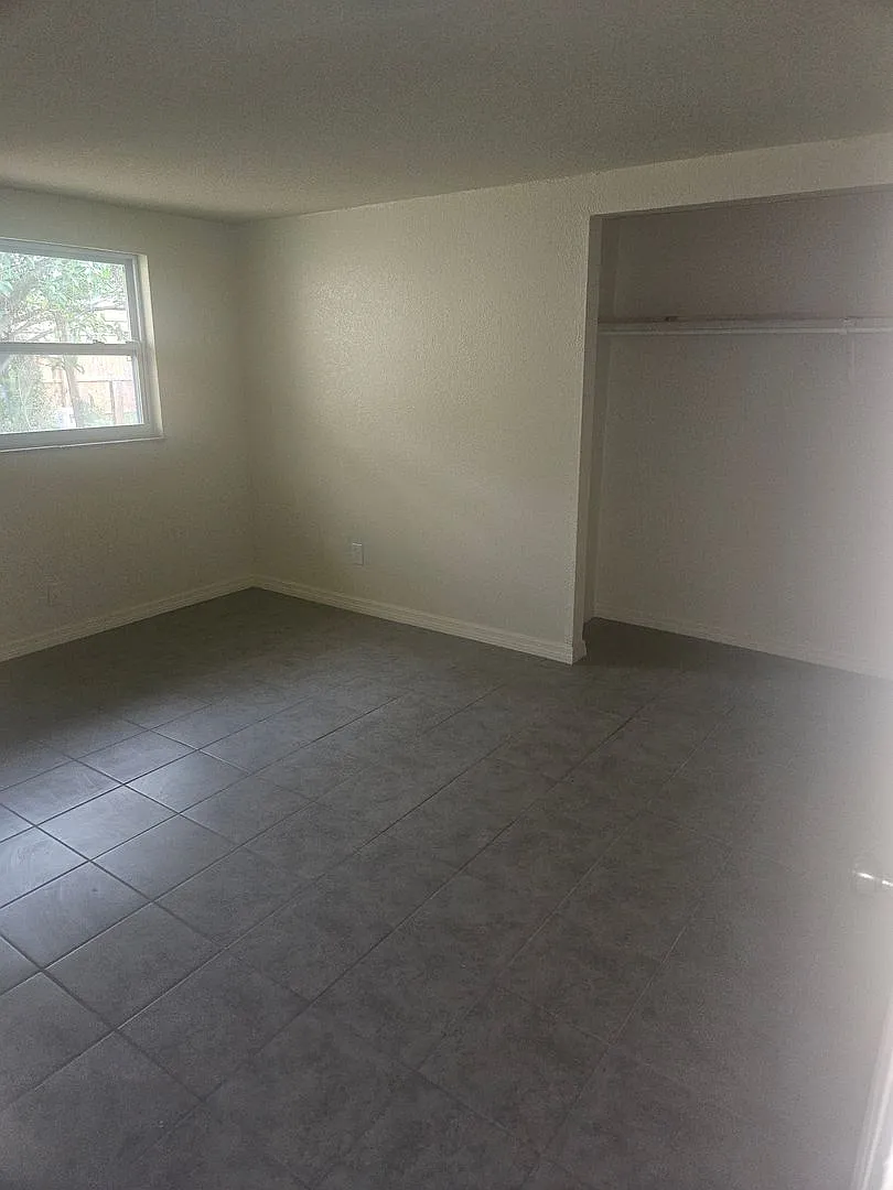 3/2 DUPLEX — Photo 4