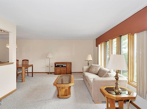 5th image of 17844 Columbus Ct #25