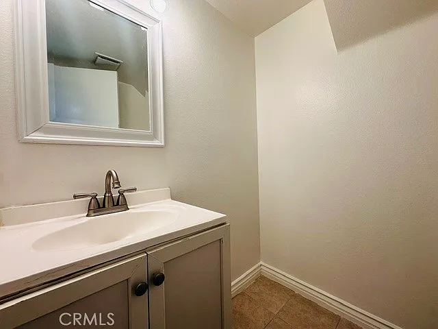 2510 Coventry Cir — Photo 12