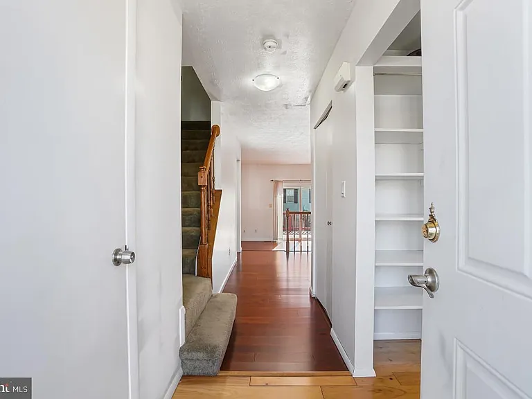 35 Bellfalls Way — Photo 2