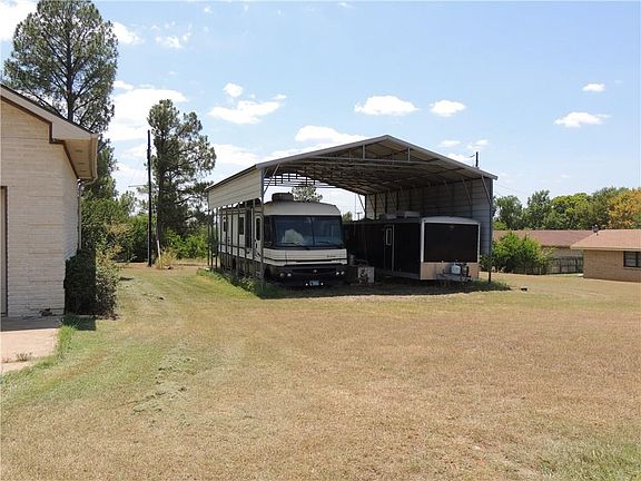 3rd image of 32 Randell Terrace Dr